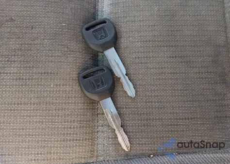 1992 Honda Accord Lx from USA, damaged, VIN 1HGCB7252NA025400